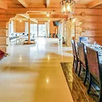 4 Bedroom Beautiful In *