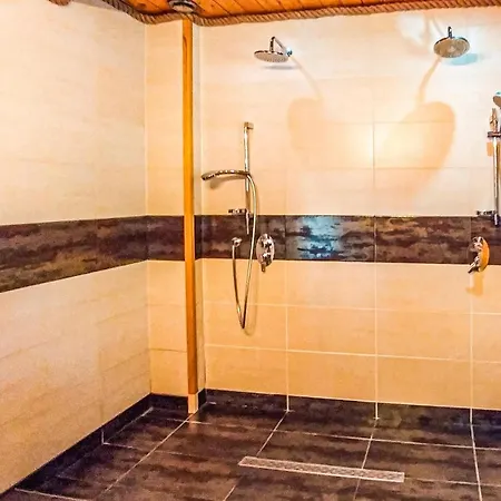4 Bedroom Stunning In *